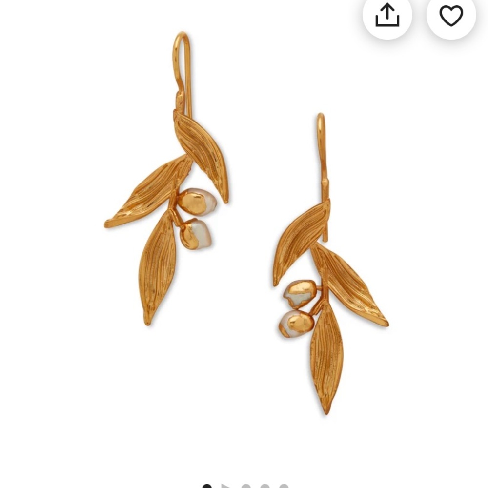 Brand new Dhwani Bansal gold and Pearl earrings, never worn
